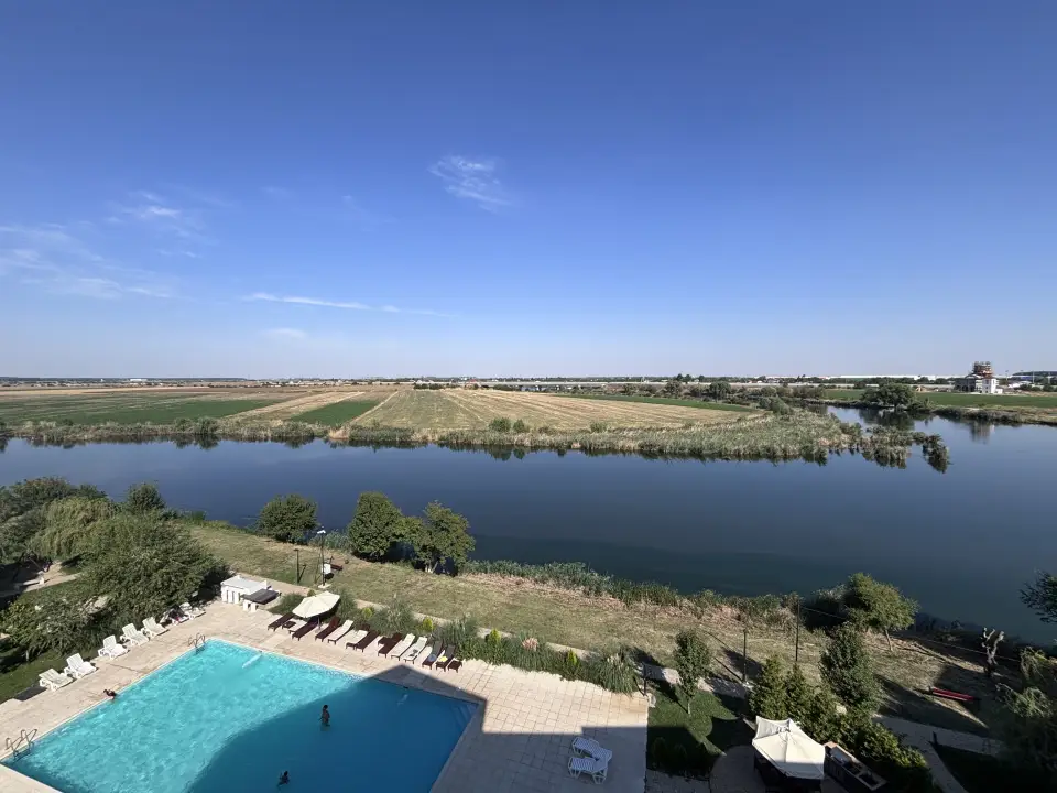 INCHIRIEZ PENTHOUSE NORTHLIGHT COSMOPOLIS img 2